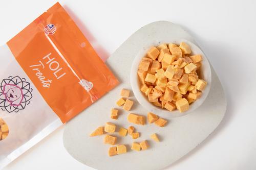 Show full view: HOLI Single Ingredient Cheddar Cheese Freeze-Dried Dog & Cat Treats, 5-oz bag slide 6 of 9