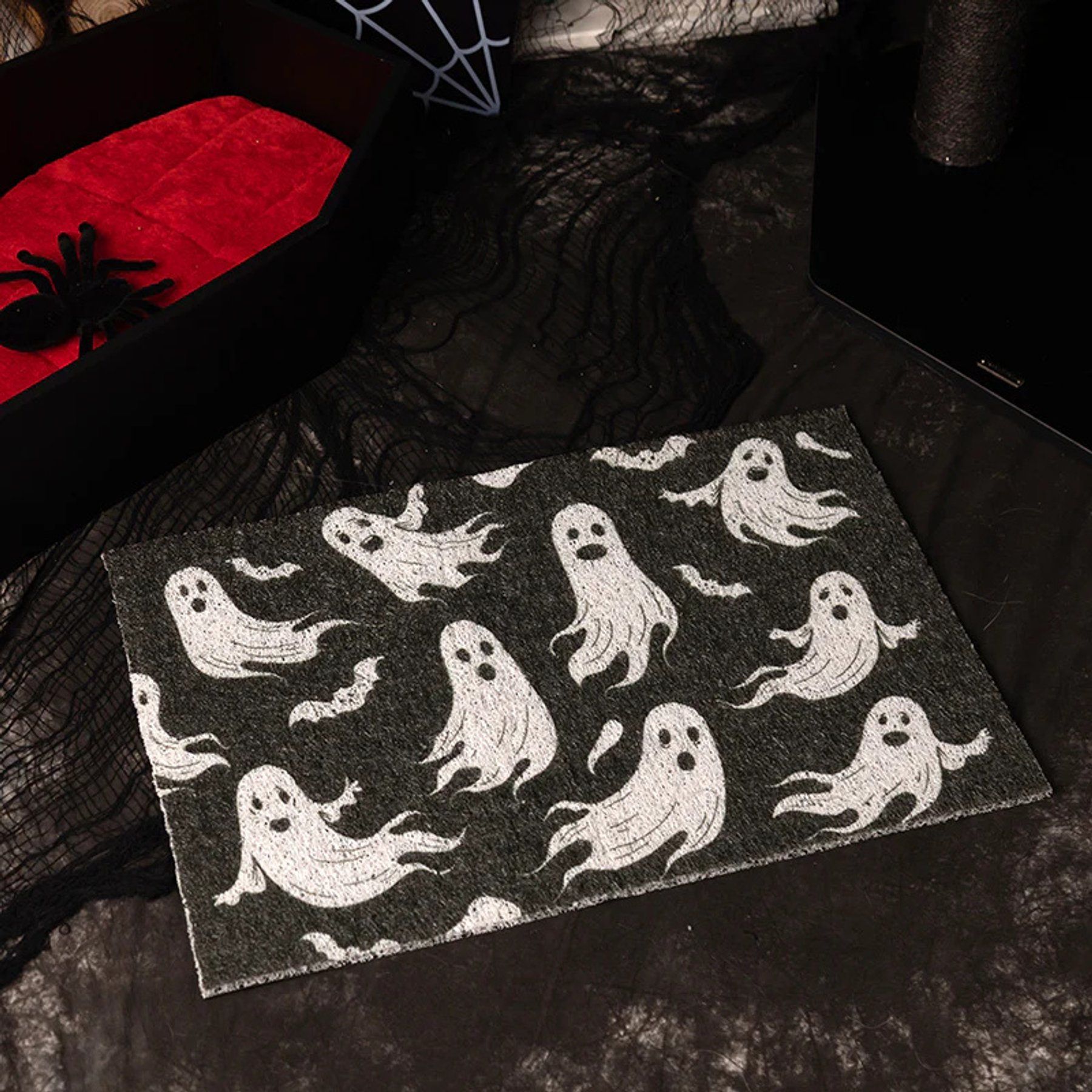 Happy & Polly Gothic Style Cat Litter Mat, White/Black
