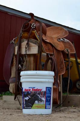 Show full view: Vetline Equine Race Today Lung Health Horse Supplement, 25-lb bucket slide 4 of 7