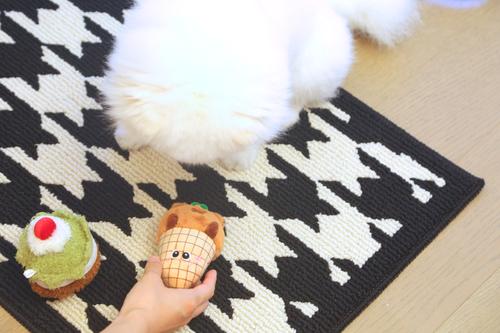 Show full view: Zarkea Modern Houndstooth Indoor/Outdoor Washable Area Rug, Black, 32 x 47-in slide 8 of 9