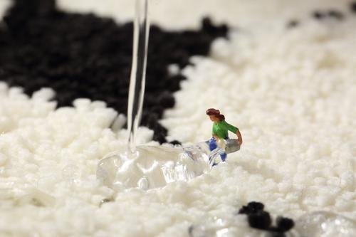 Show full view: Zarkea Modern Curved Geometric Indoor/Outdoor Washable Area Rug, White, 20 x 32-in slide 6 of 9