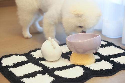 Show full view: Zarkea Modern Curved Geometric Indoor/Outdoor Washable Area Rug, White, 16 x 47-in slide 4 of 9