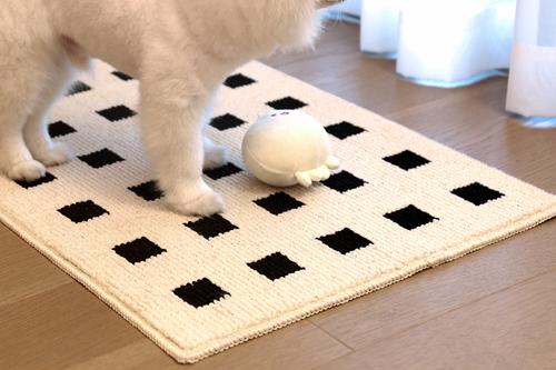 Show full view: Zarkea Modern Geometric Indoor/Outdoor Washable Area Rug, Beige, 20 x 32-in slide 2 of 9