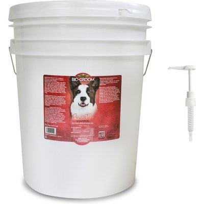 Bio-Groom Bio-Groom Flea & Tick Dog Shampoo, 5-gal pail + Plastic Dispensing 5-gal Shampoo Pump