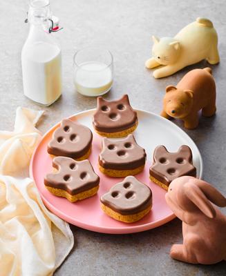 Show full view: Flexipan Animal Non Stick Mold, Black slide 4 of 6