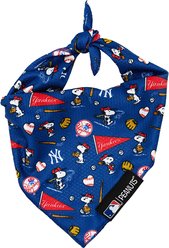 Sassy Woof MLB x Peanuts Dog Bandana, New York Yankees, Large: 21.5-in neck