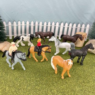 Show full view: Safari Ltd. Horses & Riders Toob slide 3 of 7