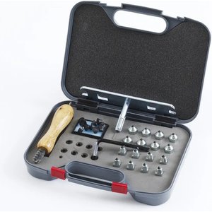 Equi-Essentials Horse Stud Kit with Plastic Case