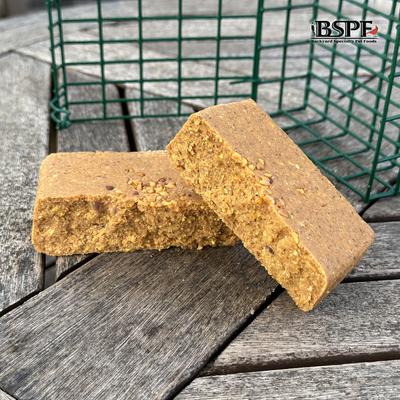 Show full view: Backyard Specialty Pet Foods Hungrybird NaturAll Non-GMO Hot Pepper Suet Cake Songbird Food, 11.5-oz box slide 2 of 4