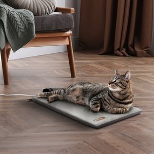 K&H Pet Products Self-Warming Hooded Cat Bed
