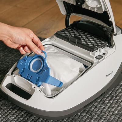 Show full view: Miele AirClean 3D Efficiency GN Filter Dust Bags, White/Blue slide 5 of 5