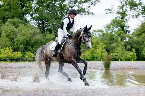 Show full view: LeMieux Suede Close Contact Square Horse Saddle Pad, White, Large slide 2 of 4
