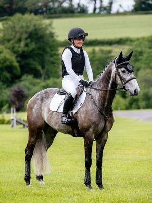 Show full view: LeMieux Suede Close Contact Square Horse Saddle Pad, White, Large slide 4 of 4