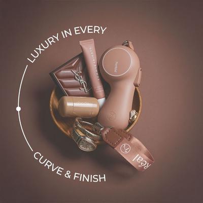 Show full view: Maison FurRéal ChocoLéash Flagship with Hand Warming & Power Bank Retractable Dog Leash, Mocha Mousse, 9-ft long, 1.75-in wide slide 6 of 12