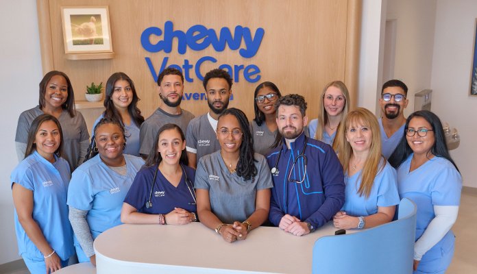 Group photo of Chewy Vet Care Aventura care team