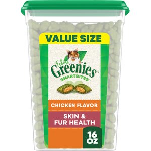 Greenies Feline SmartBites Healthy Skin & Fur Natural Chicken Flavor Soft & Crunchy Adult Cat Treats, 16-oz tub