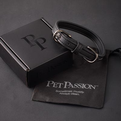 Show full view: Pet Passion Roxy The Crystal Bling Dog Collar, Black Bling, XX-Large: 22 to 26-in neck, 1-in wide slide 5 of 9