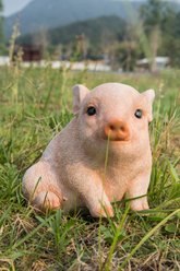 Hi-Line Gift Chubby Piglet Sitting Statue, 4.57-in