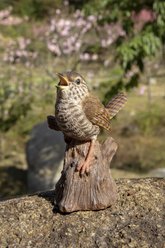 Hi-Line Gift 5.31-in Motion Activated Singing Troglodyte Standing On Stump Outdoor Decor