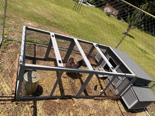 Show full view: Aivituvin AIR45 Large Hen House with Run, 4 to 6 Chicken Capacity slide 7 of 10
