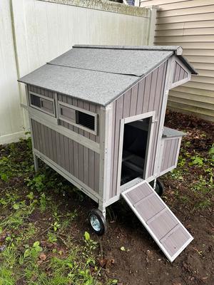 Show full view: Aivituvin AIR96 Extra-Large Chicken Coop with Big Wheels, 6 to 8 Chicken Capacity slide 8 of 10