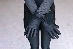 Ovation Lds Polar Suede Fleece Barn Glove, Black/Black, Medium slide 2 of 4