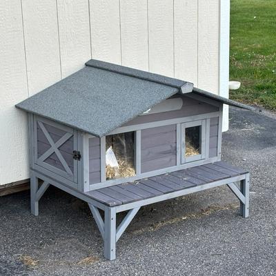 Show full view: Aivituvin Feral Weatherproof Wooden Outdoor Cat House, Grey, Medium slide 2 of 7