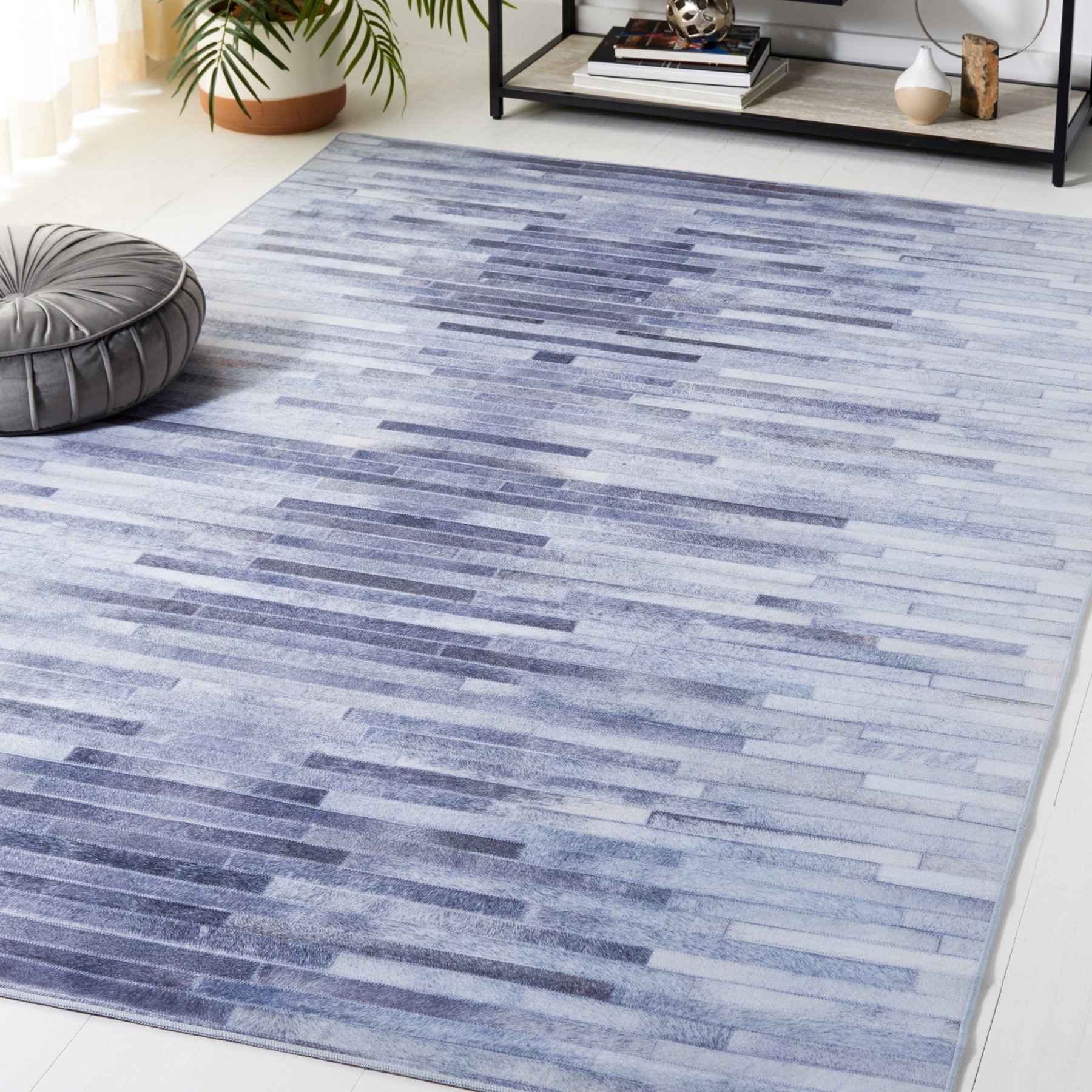 SAFAVIEH Faux Hide Modern Machine Washable Area Rug, Light Gray/Gray, 5 x 8-ft