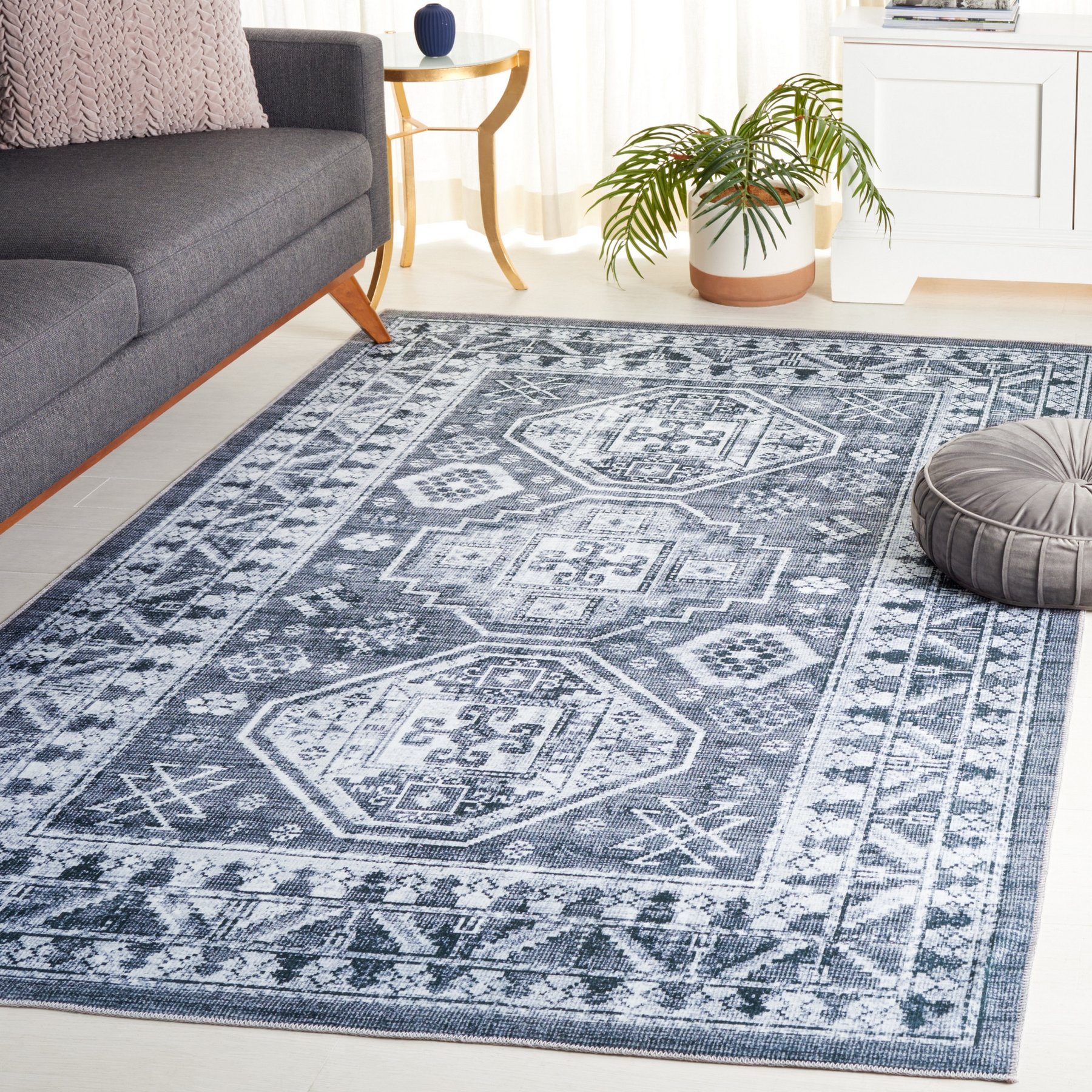 SAFAVIEH Arizona Traditional Machine Washable Area Rug, Gray Green/Ivory, 5 x 8-ft