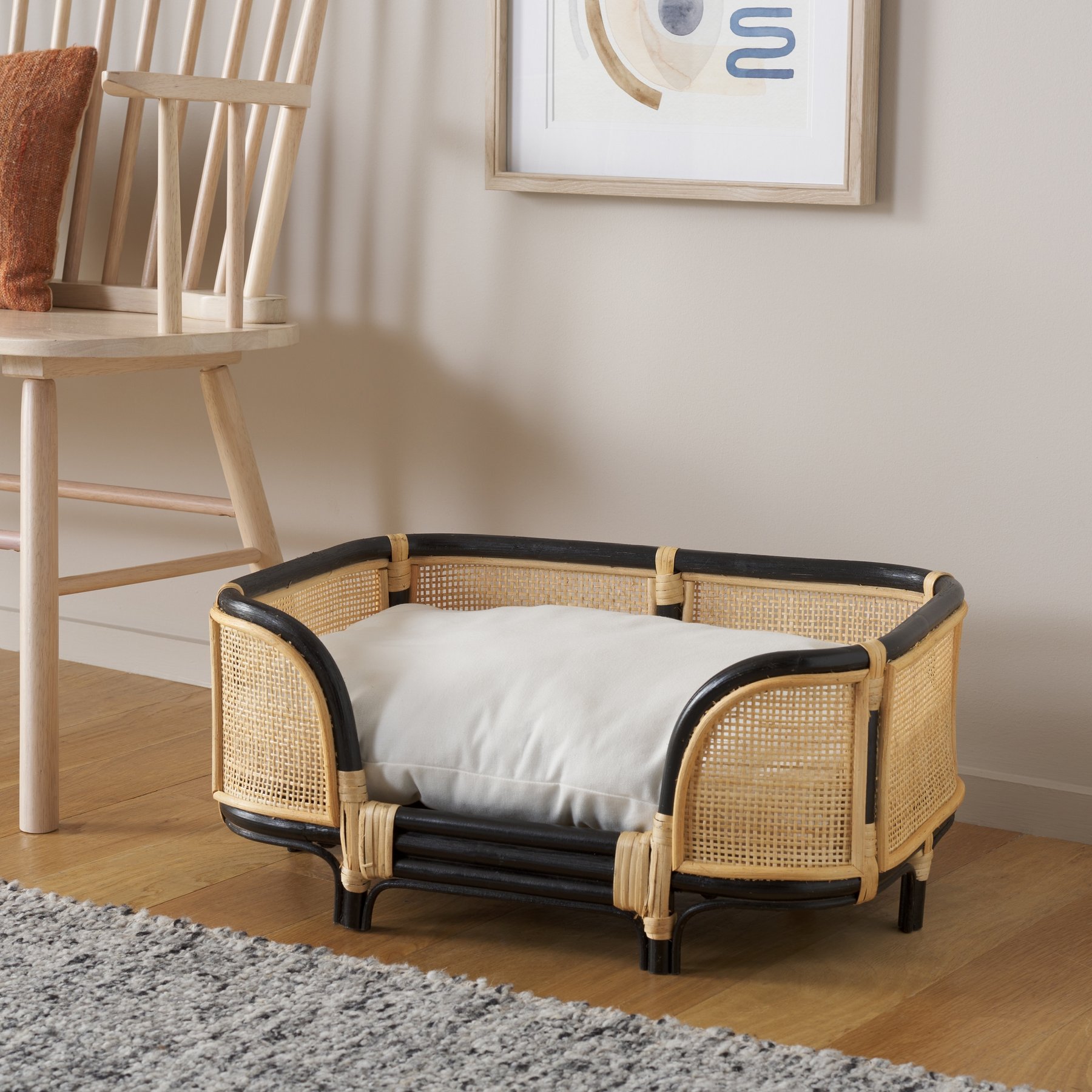 SAFAVIEH Timo Rattan Elevated Dog & Cat Bed with Cushion, Beige/Natural