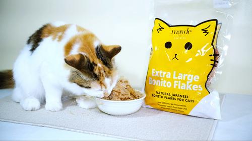 Show full view: Mayde Extra Large Bonito Flakes Crunchy Cat Dehydrated Treats, 4-oz bag slide 7 of 10