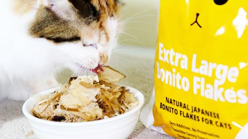 Show full view: Mayde Extra Large Bonito Flakes Crunchy Cat Dehydrated Treats, 4-oz bag slide 4 of 10