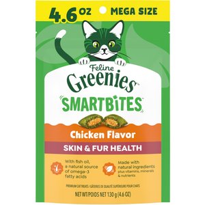Greenies Feline SmartBites Healthy Skin & Fur Natural Chicken Flavor Soft & Crunchy Adult Cat Treats, 4.6-oz bag