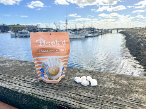 Show full view: Totally Hook'd Scallop Dehydrated Dog & Cat Treats, 1-oz bag slide 3 of 6