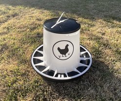 Zylina Chicken Feeder, Black, 26-lb