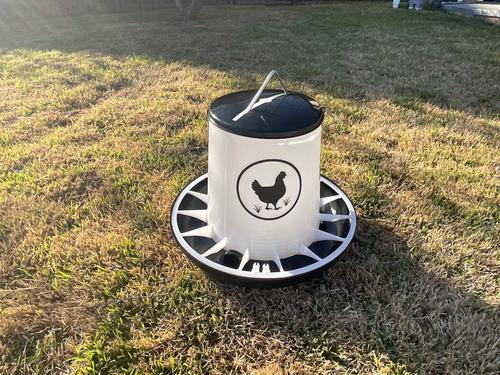 Show full view: Zylina Chicken Feeder, Black, 26-lb slide 8 of 9