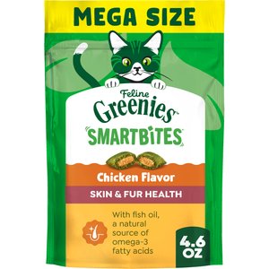 Greenies Feline SmartBites Healthy Skin & Fur Natural Chicken Flavor Soft & Crunchy Adult Cat Treats, 4.6-oz bag