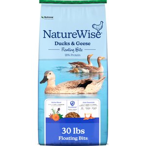 Nutrena NatureWise Nourishing Waterfowl 18% Protein Floating Bits Duck Food, 30-lb bag