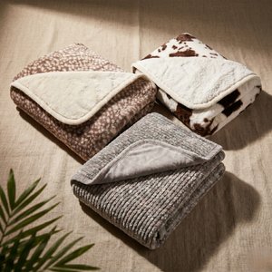 Arlee Home & Pet Waterproof Dog & Cat Throw Blanket, 60 x 70 x 0.5-in, Cream