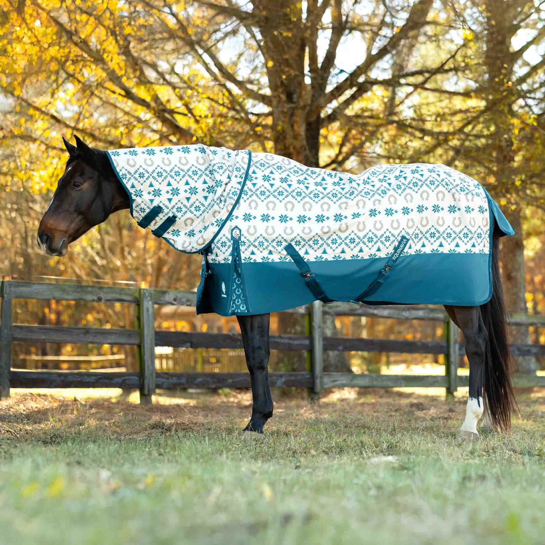 Equinavia Norse No Fill Horse Turnout Neck Cover, Lyons Blue/Vanilla Cream, Large