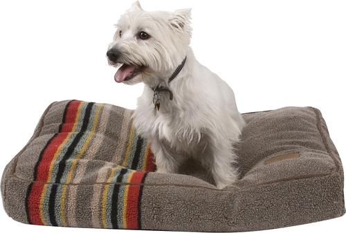 Pendleton Yakima Camp Pillow Dog Bed with Removable Cover, Umber, Large: 40 x 32 x 4-in