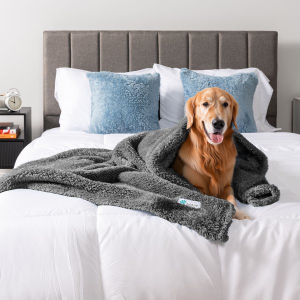 PetAmi Fluffy Dog Blanket - Reversible Sherpa Fleece Throw 60x80 Inches For Large Dogs, Furniture Protector (Gray)