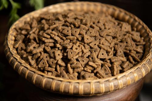 Show full view: Regal Pet Foods Adult Cat Recipe Chicken & Whitefish Meals Whole Grains Dry Cat Food, 12-lb bag slide 4 of 6