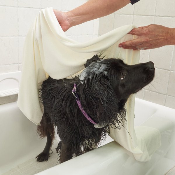 Show full view: Rinse Ace Microfiber Pet Towel slide 5 of 7
