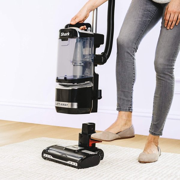 Shark LA322 Navigator Lift-Away ADV Upright Vacuum, Black, 0.89-qt