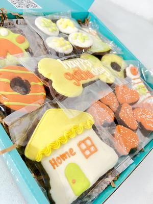 Show full view: Snaks 5th Avenchew Happy Gotcha Day Box Dog Treats slide 5 of 5