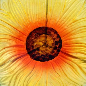 Sunnydaze Decor Deck-Mounted Glass Blooming Sunflower Bird Bath with Stake, Yellow