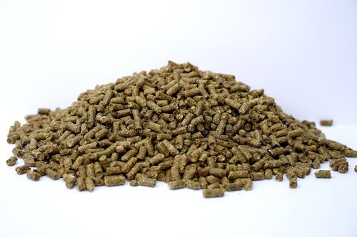 Show full view: Sweet Meadow Farm Premium Timothy Pellets Adult Guinea Pig Food, 5-lb bag slide 4 of 5
