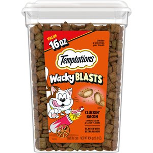 Temptations Wacky Blasts Cluckin’ Bacon Flavor Crunchy Cat Treats, 16-oz tub