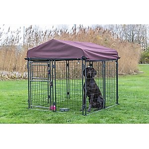 TRIXIE Deluxe Outdoor Dog Kennel with Cover & Secure Lock, Black/Burgundy, Medium